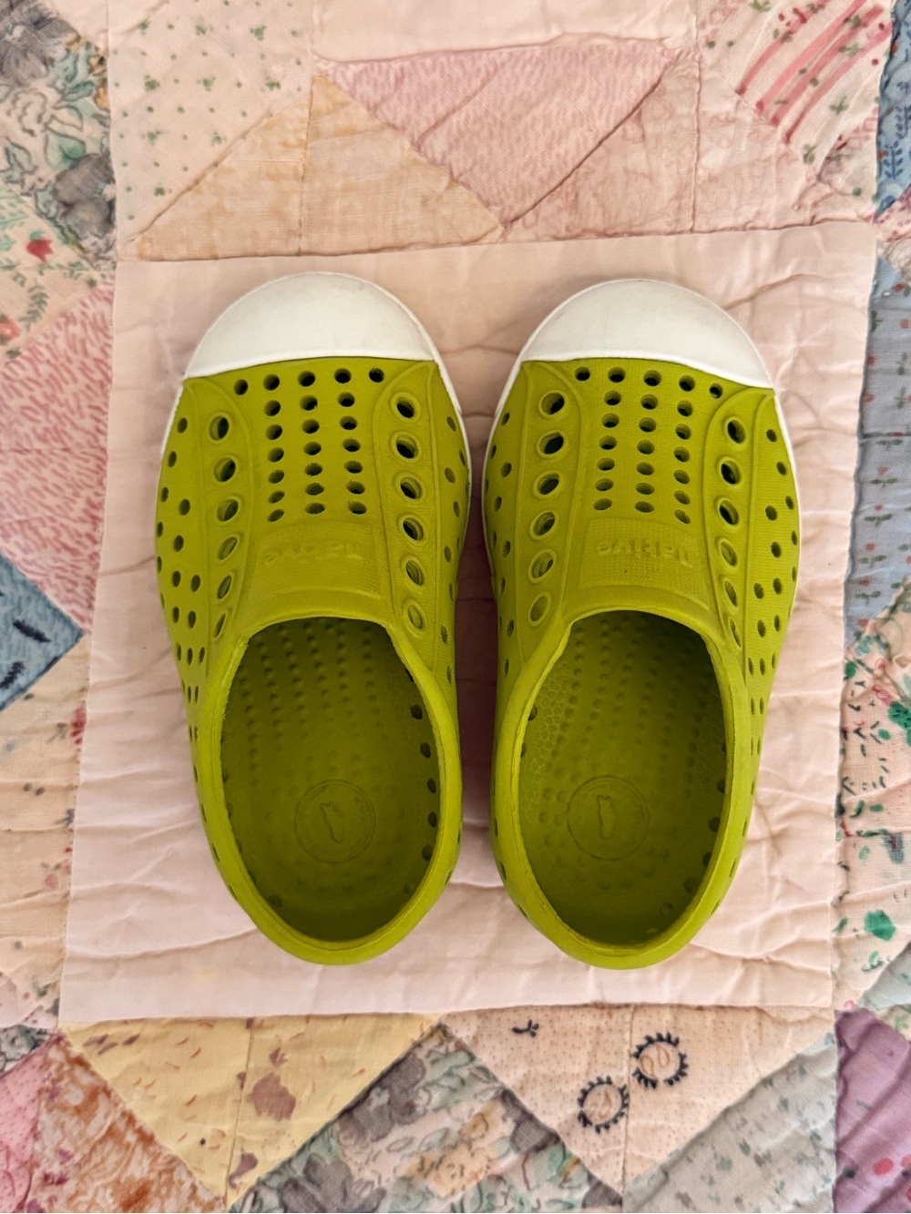 Native Jefferson Kids Shoes | C5 | Green White Slip On Water Shoes Toddler Size